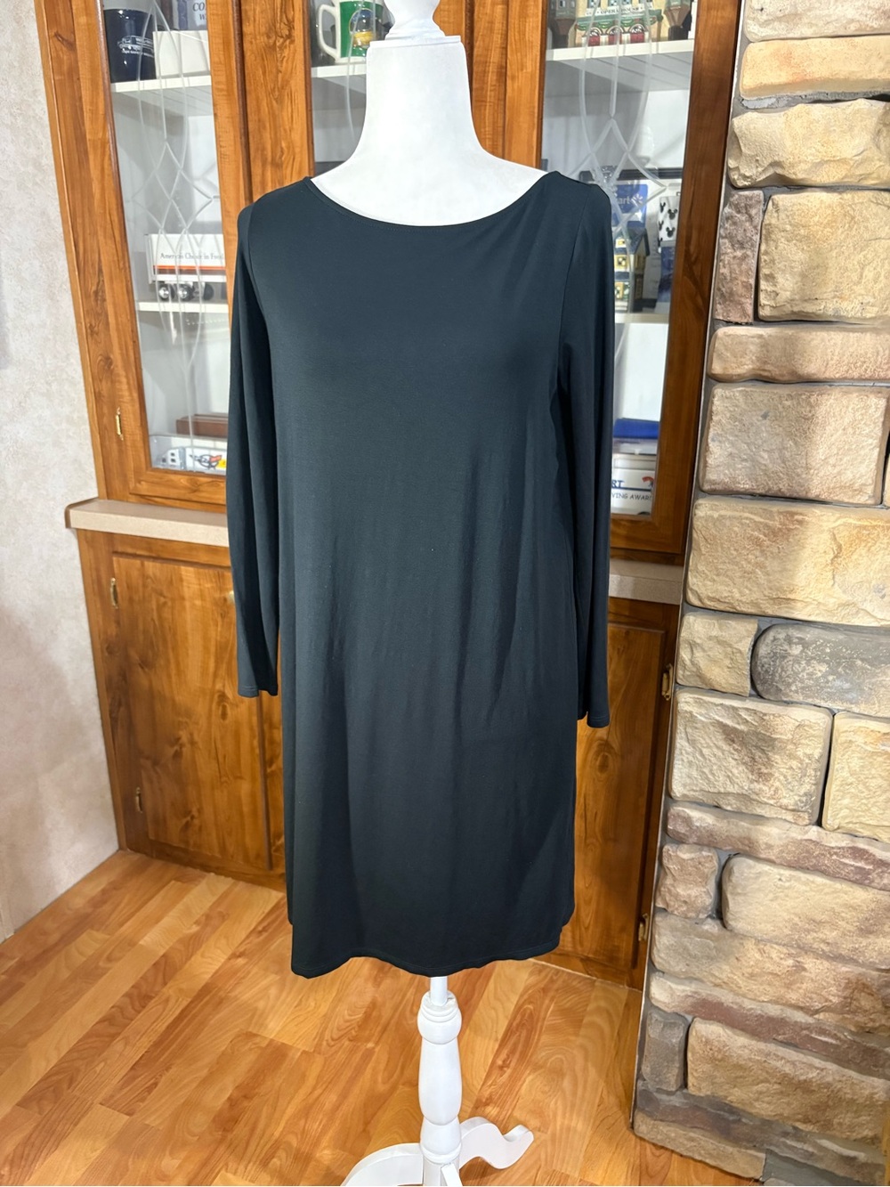 J.Jill size small petite black classic shift dress in EUC See back super cute